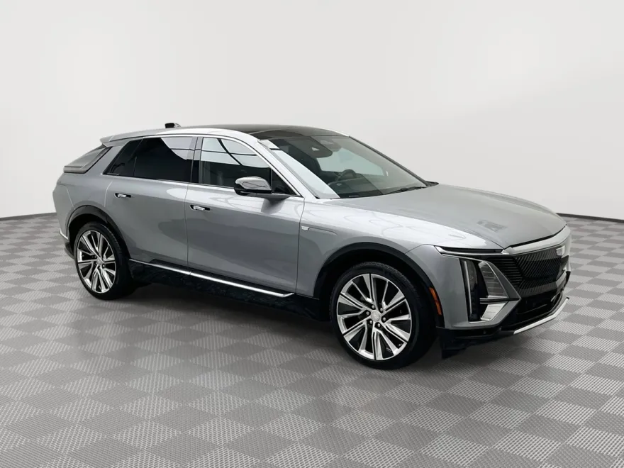 2024 Cadillac Lyriq Luxury photo 1