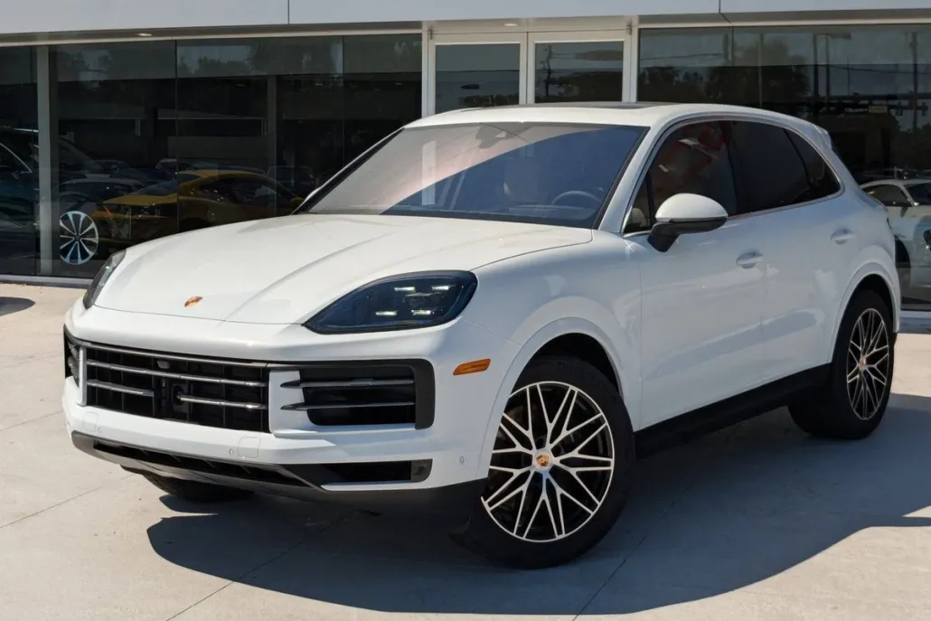 2025 Porsche Cayenne Base photo 1