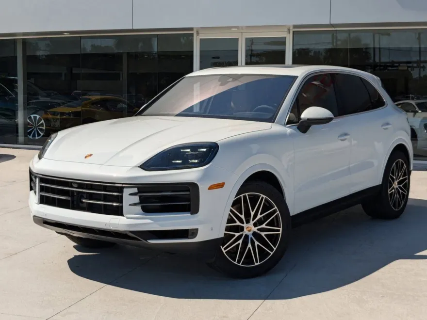 2025 Porsche Cayenne Base photo 1