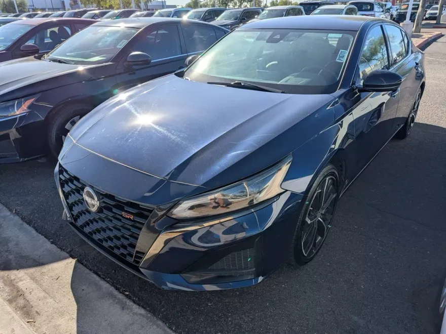 2023 Nissan Altima 2.5 SR photo 1