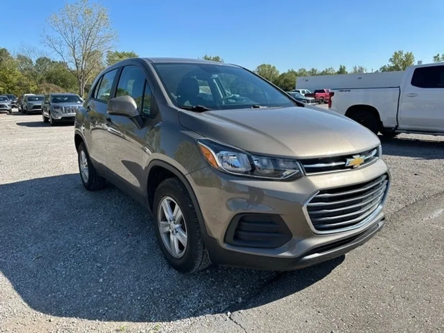 2022 Chevrolet Trax LS photo 1