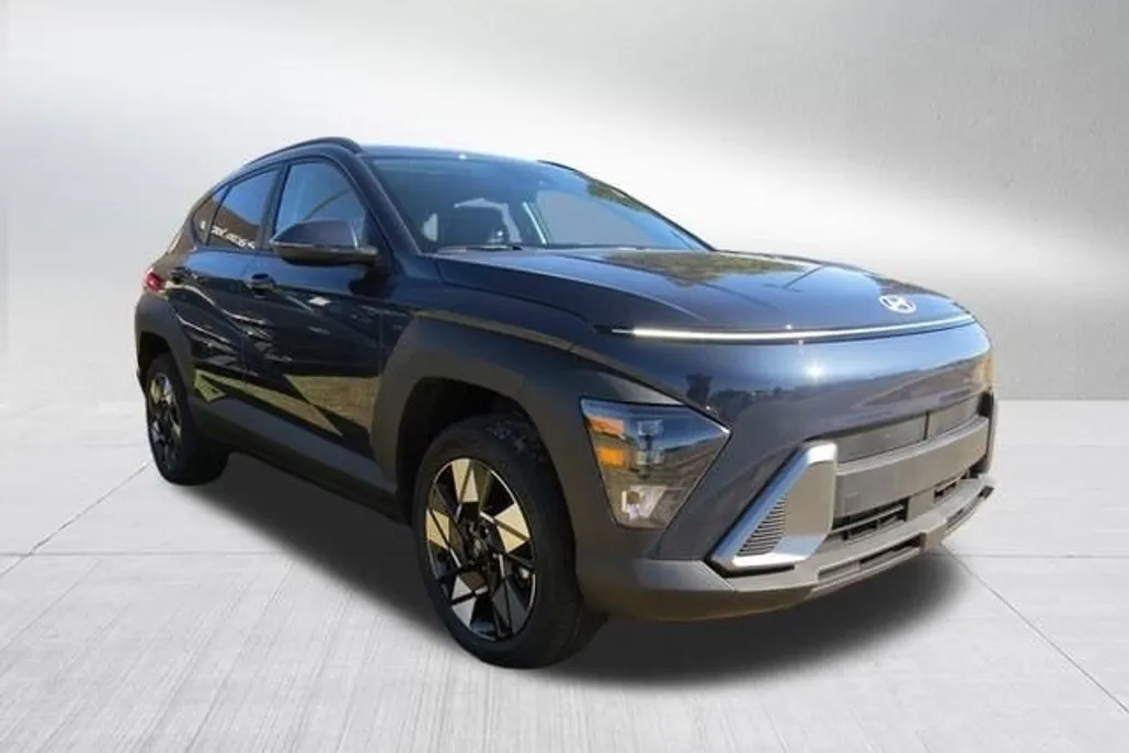 2025 Hyundai Kona SEL photo 1