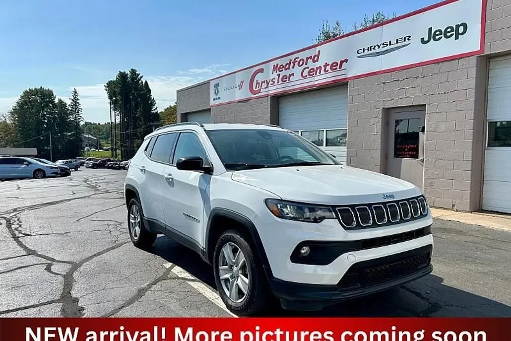 2022 Jeep Compass Latitude photo 1