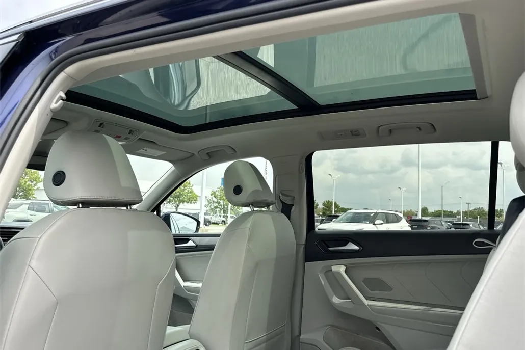 2023 Volkswagen Tiguan SE photo 1