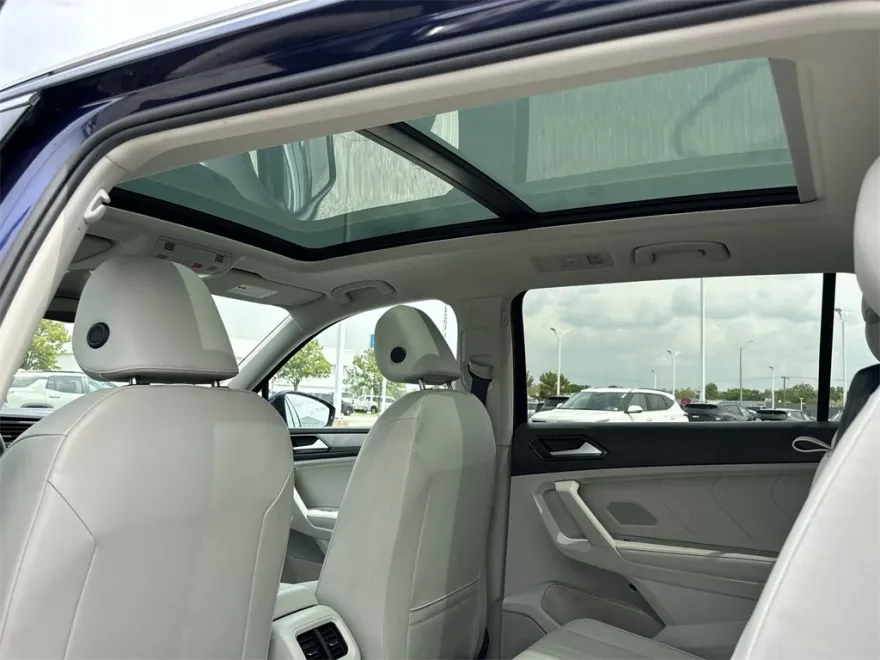 2023 Volkswagen Tiguan SE photo 1