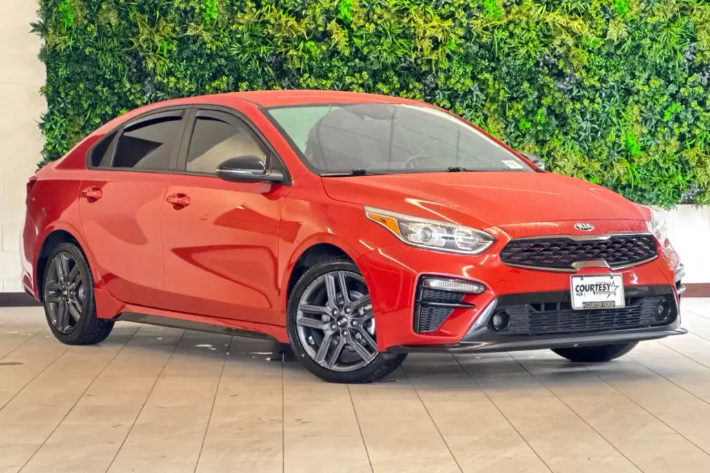 2021 Kia Forte GT-Line photo 1