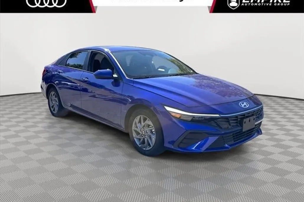 2024 Hyundai Elantra SEL photo 1