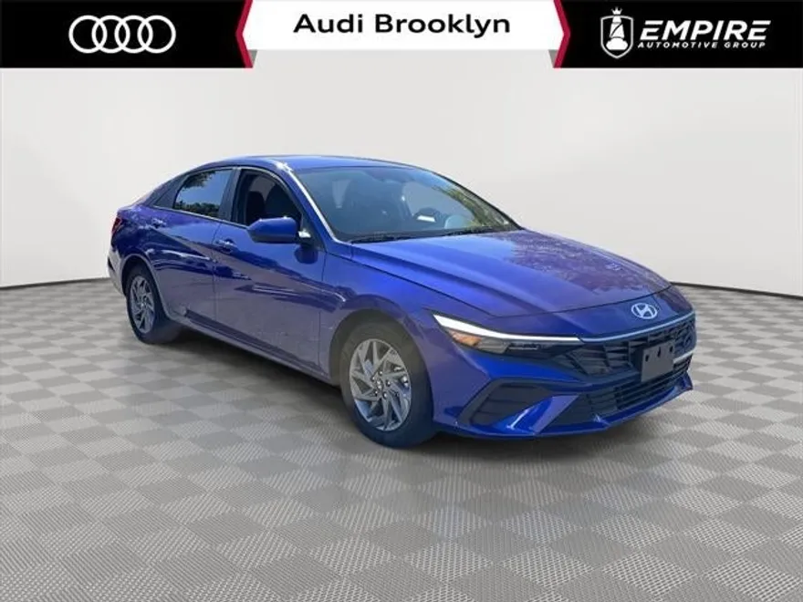 2024 Hyundai Elantra SEL photo 1