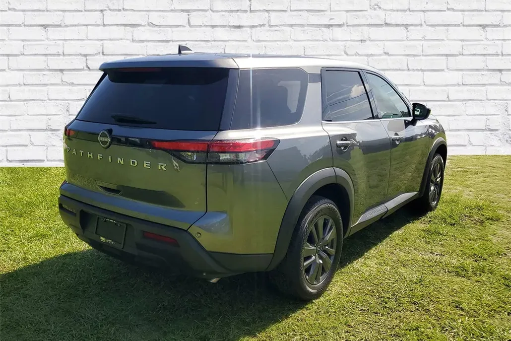 2023 Nissan Pathfinder S photo 1