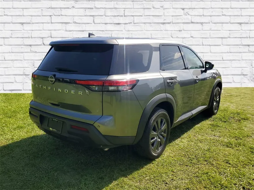 2023 Nissan Pathfinder S photo 1