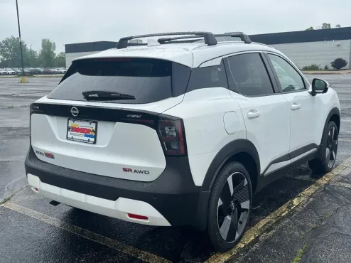 2025 Nissan Kicks SR photo 4