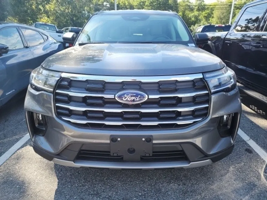 2025 Ford Explorer photo 1