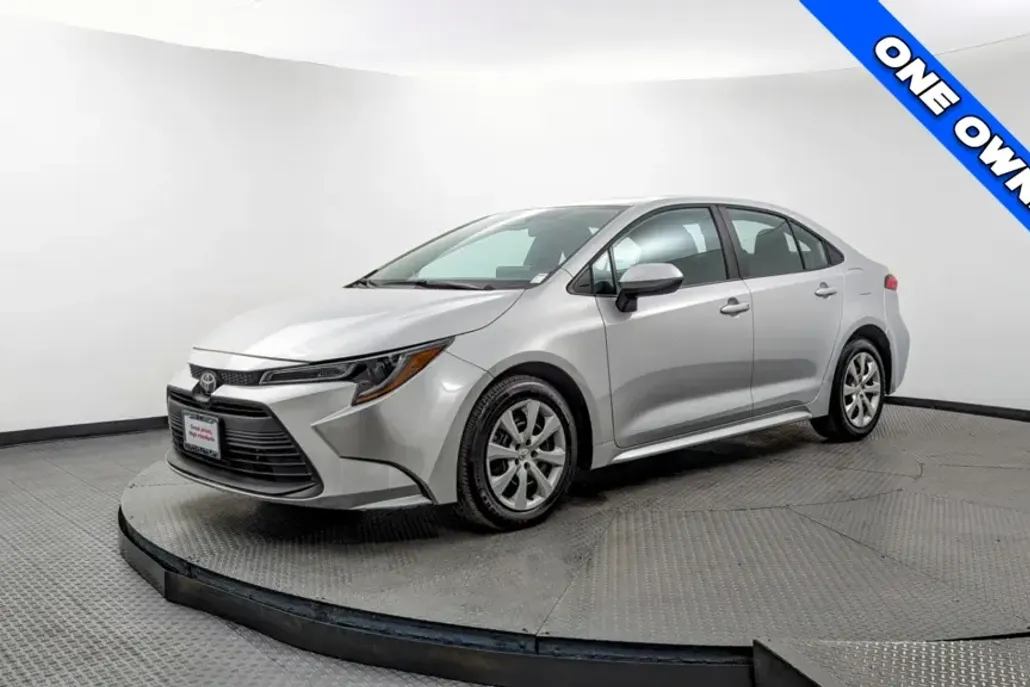2024 Toyota Corolla LE photo 1