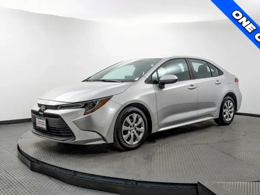 2024 Toyota Corolla LE photo 1