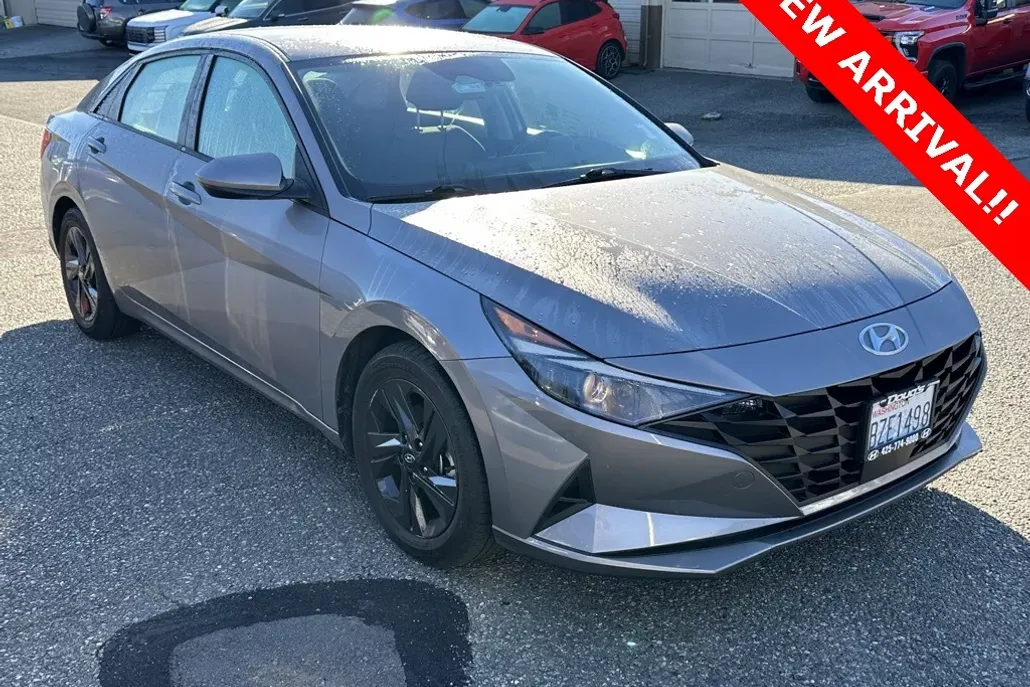 2021 Hyundai Elantra SEL photo 1