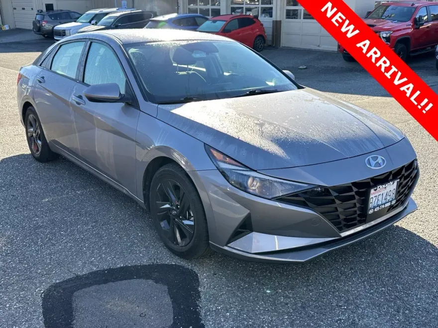 2021 Hyundai Elantra SEL photo 1