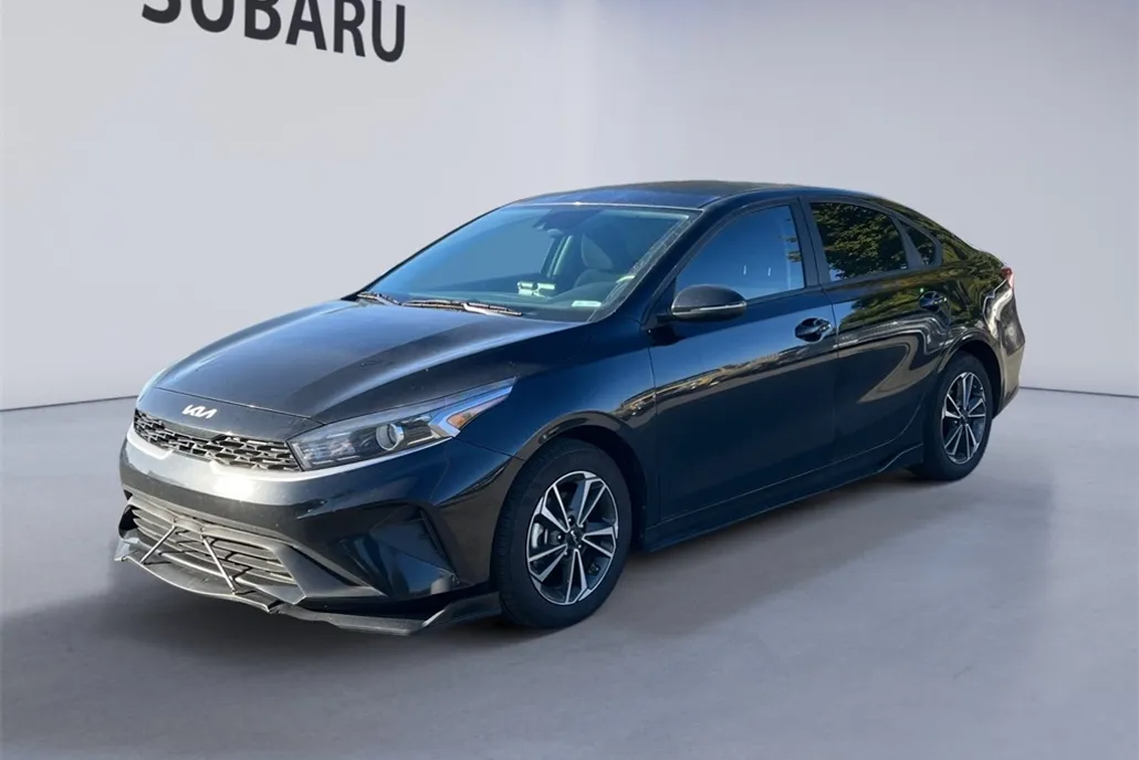 2024 Kia Forte LXS photo 1