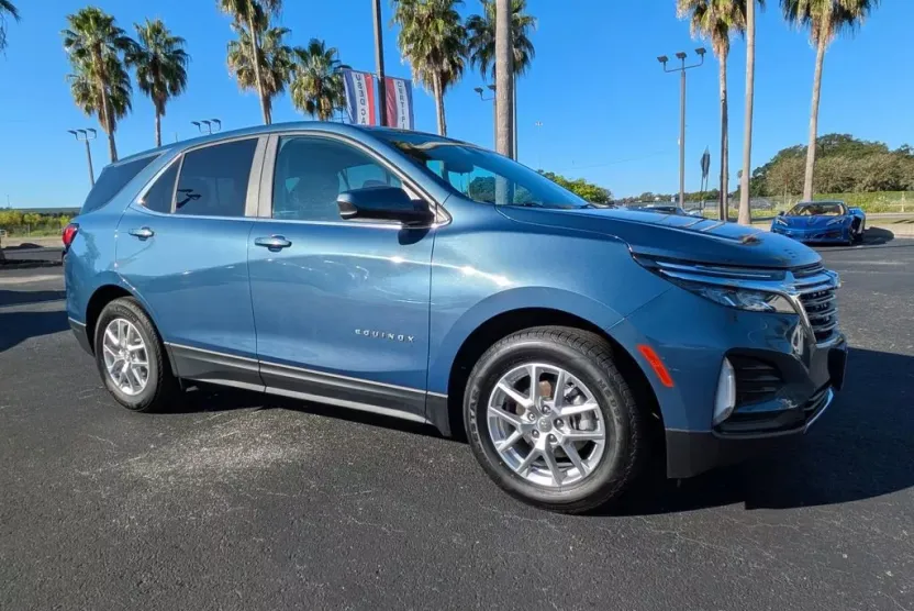 2024 Chevrolet Equinox LT photo 1