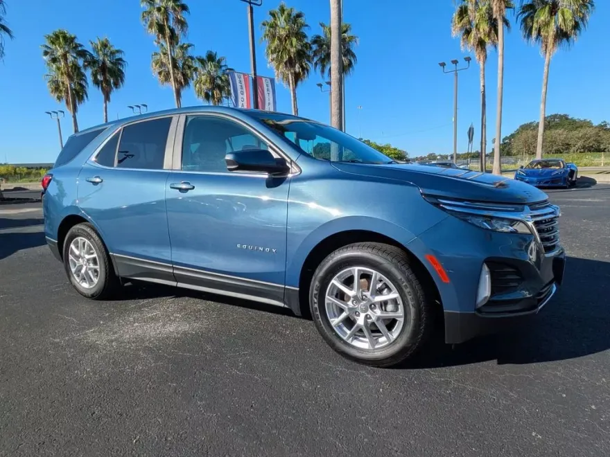 2024 Chevrolet Equinox LT photo 1