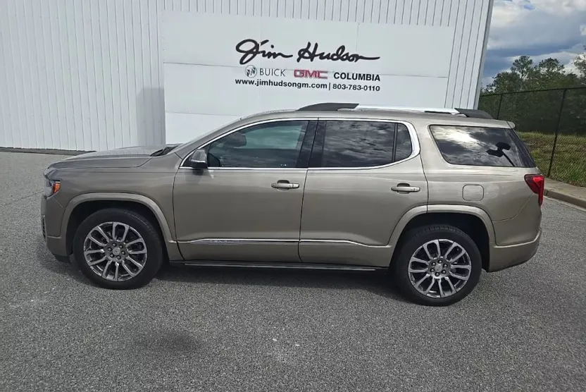 2023 Gmc Acadia Denali photo 1