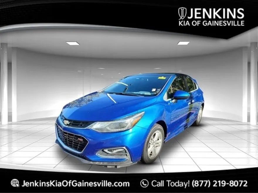 2017 Chevrolet Cruze LT photo 1