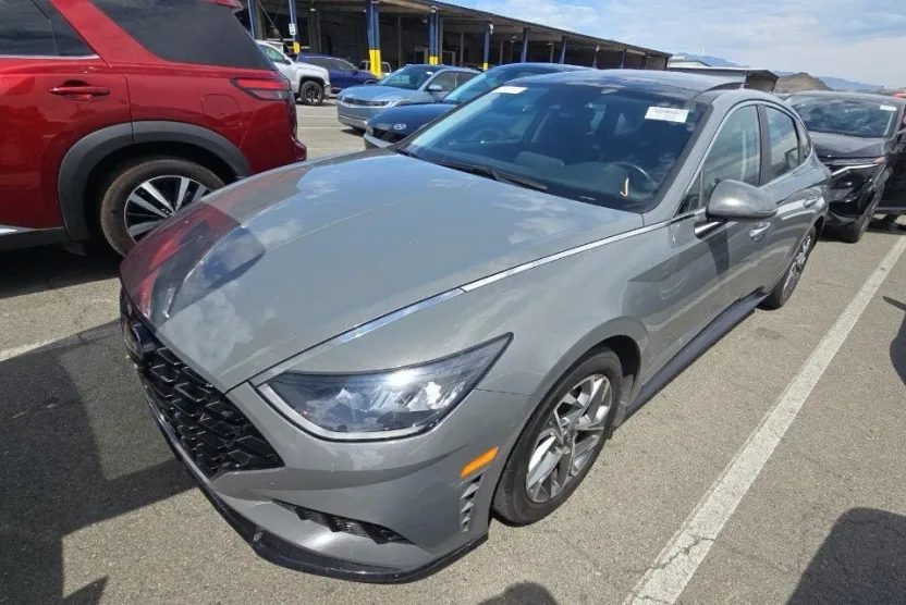 2022 Hyundai Sonata SEL photo 1