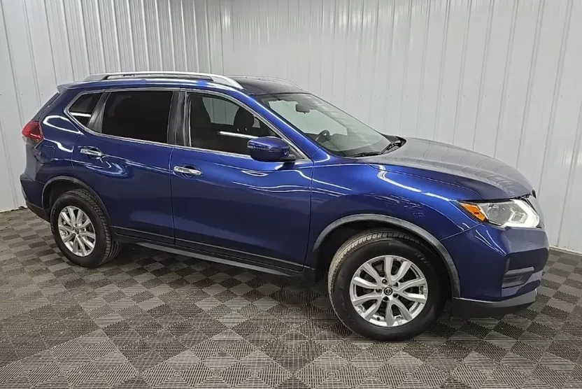 2019 Nissan Rogue SV photo 1