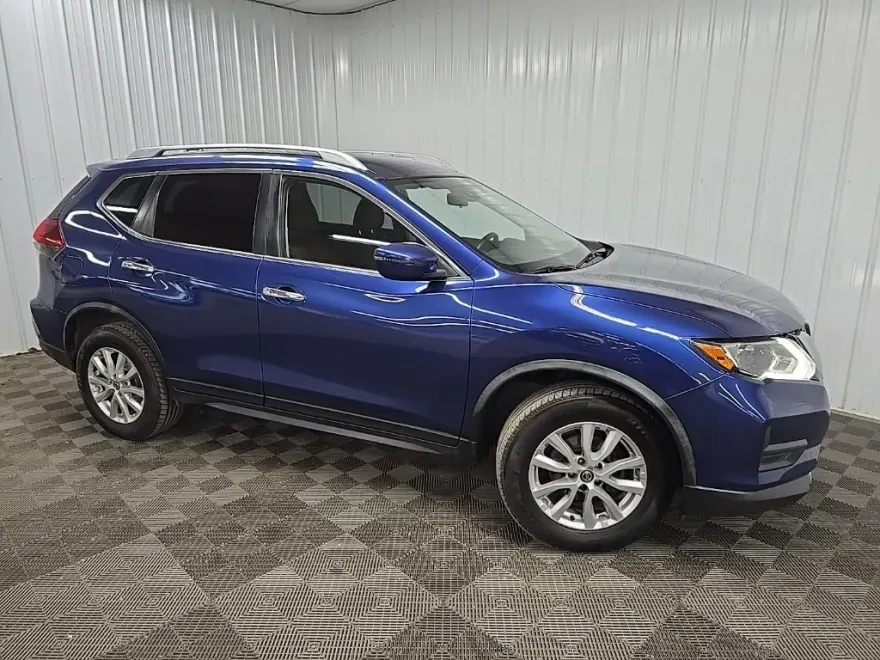 2019 Nissan Rogue SV photo 1