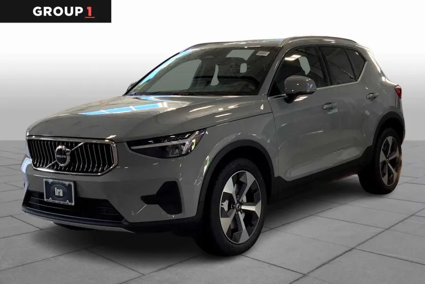 2025 Volvo XC40 Core photo 1