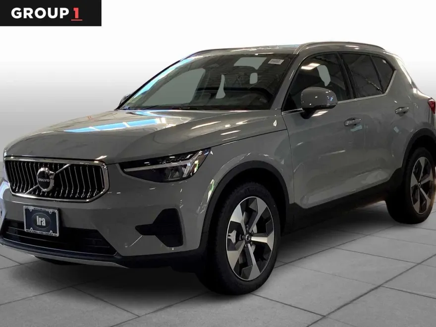 2025 Volvo XC40 Core photo 1