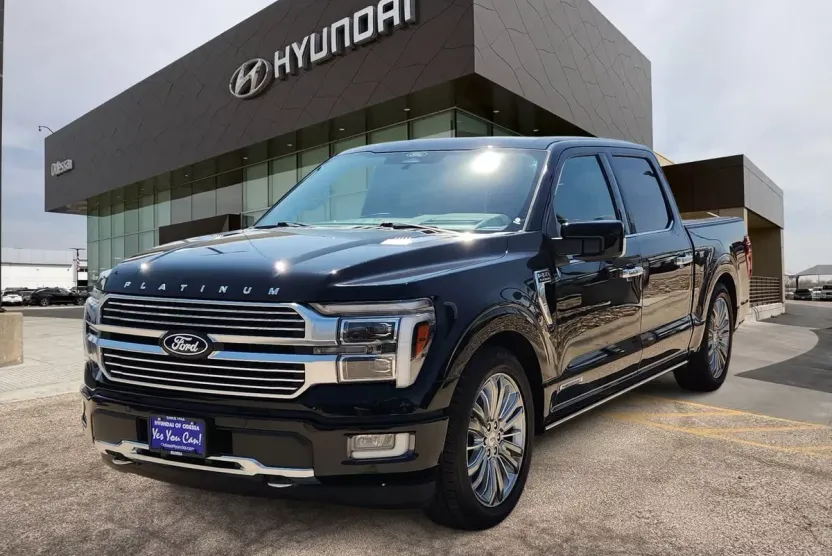 2024 Ford F-150 Platinum photo 1