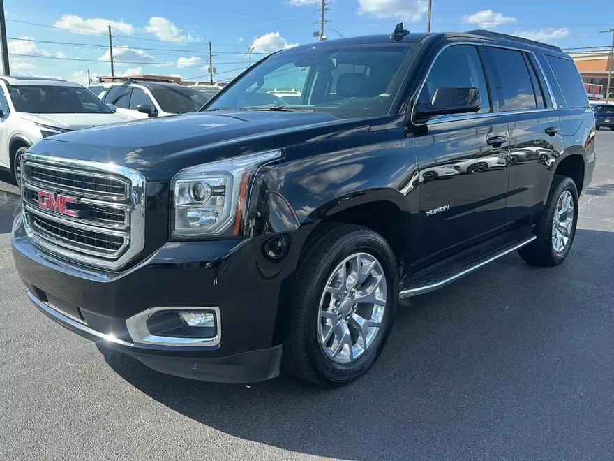 2017 Gmc Yukon SLT photo 1