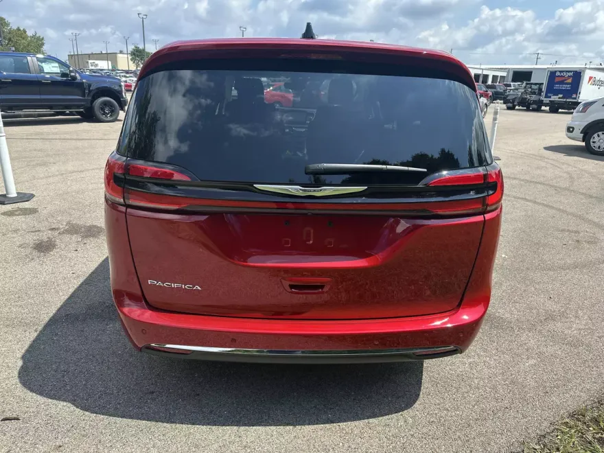 2024 Chrysler Pacifica Touring L photo 1