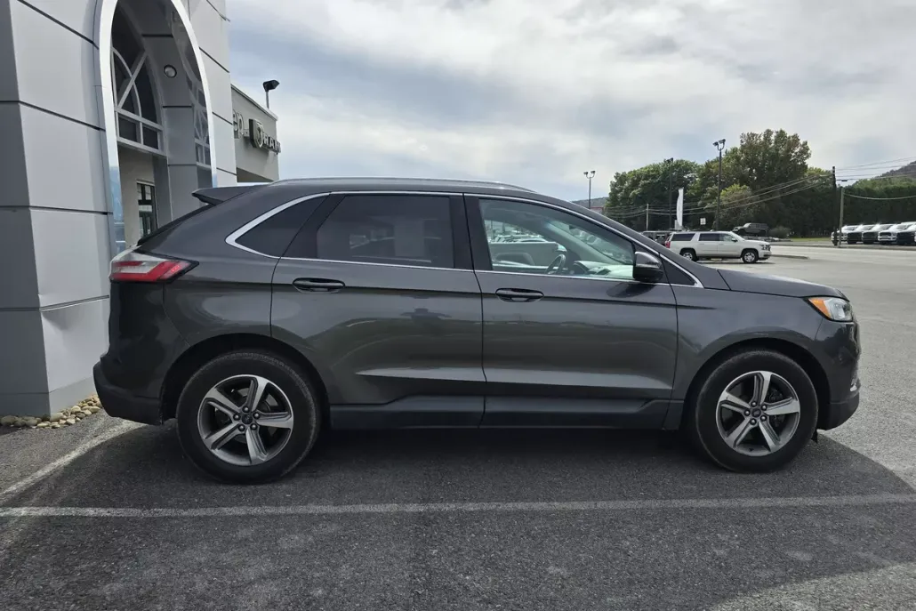 2019 Ford Edge SEL photo 1
