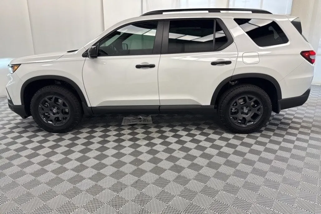 2025 Honda Pilot TrailSport photo 1