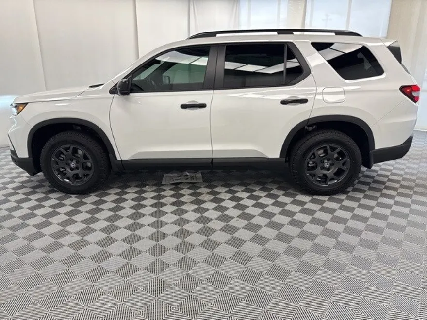 2025 Honda Pilot TrailSport photo 1