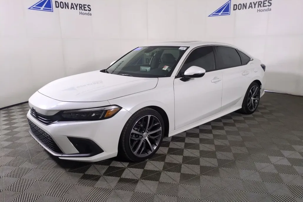2023 Honda Civic Touring photo 1