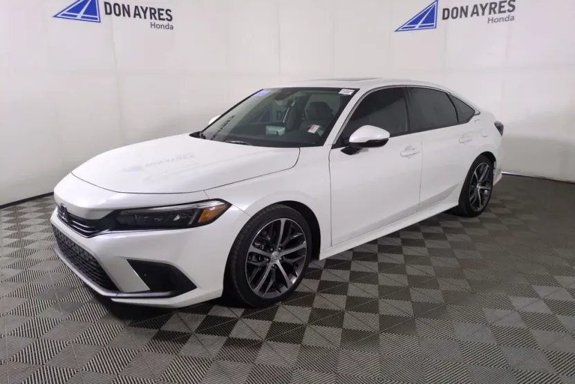 2023 Honda Civic Touring photo 1