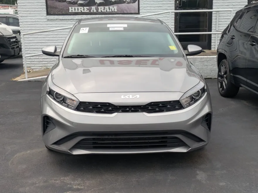 2023 Kia Forte LXS photo 1