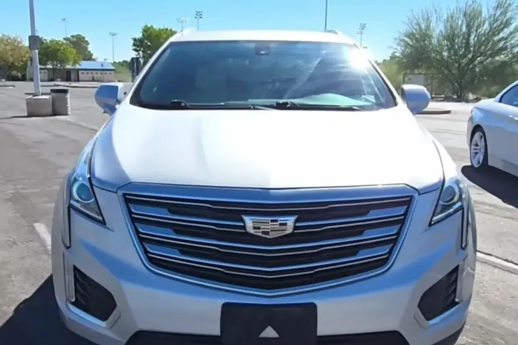 2017 Cadillac XT5 Sport photo 1