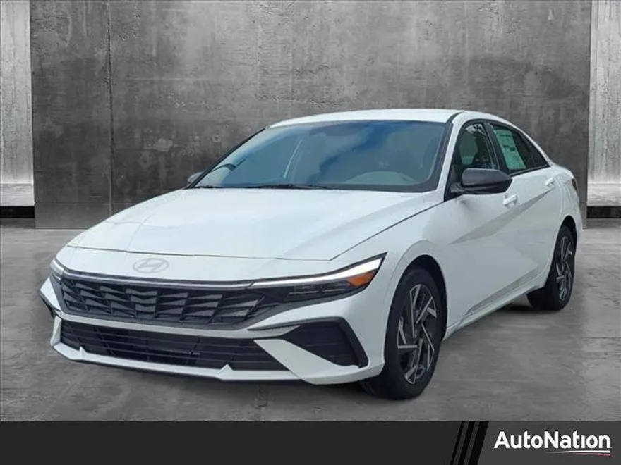 2025 Hyundai Elantra SEL Sport photo 1
