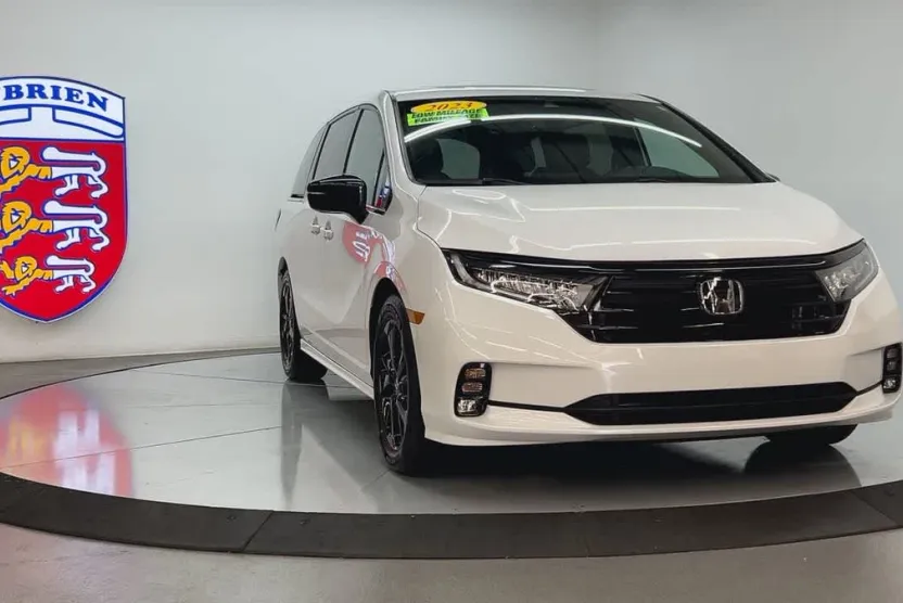2023 Honda Odyssey Sport photo 1