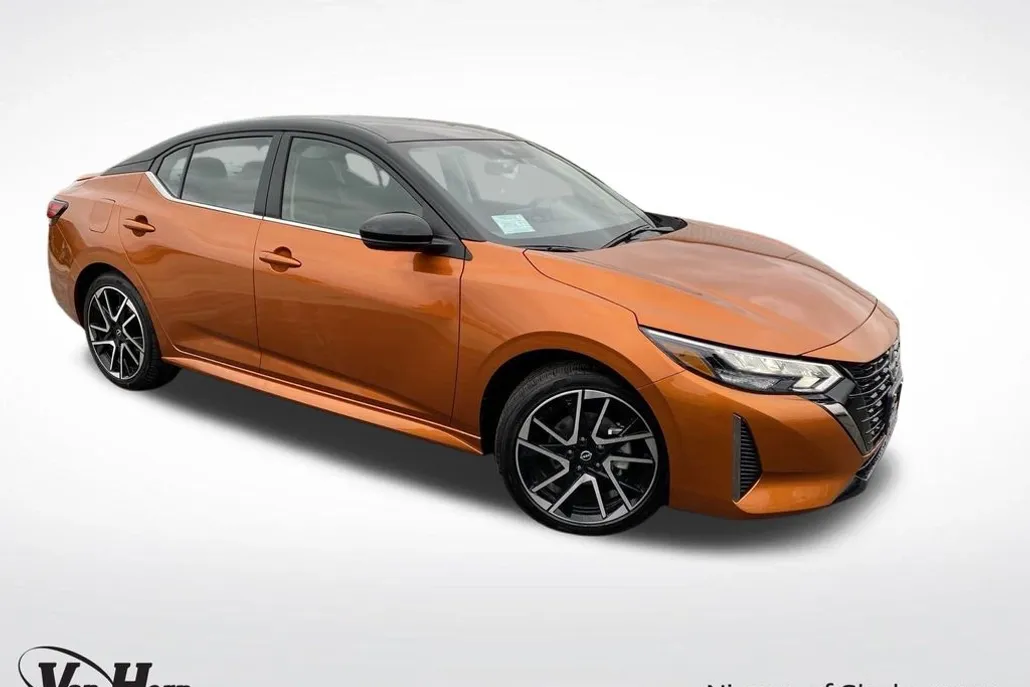 2025 Nissan Sentra SR photo 1
