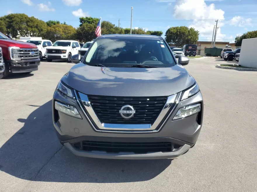 2022 Nissan Rogue SV photo 1