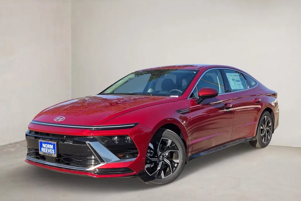 2025 Hyundai Sonata SEL photo 1