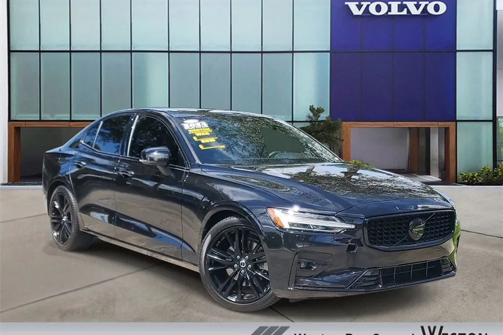 2024 Volvo S60 B5 Plus Black Edition photo 1