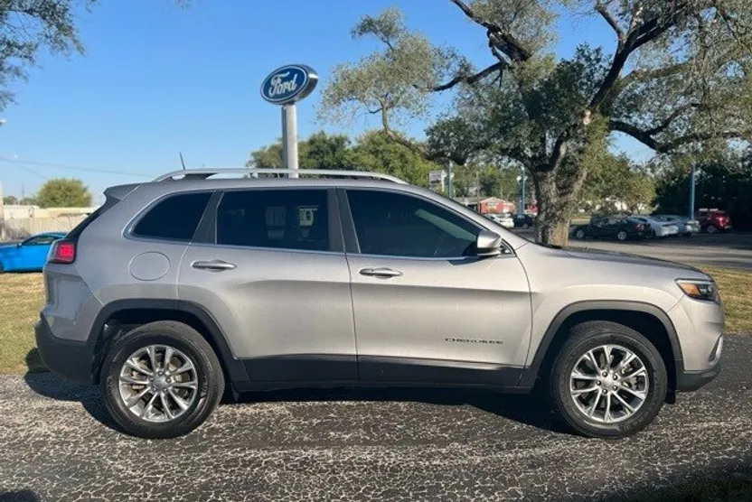 2019 Jeep Cherokee Latitude photo 1