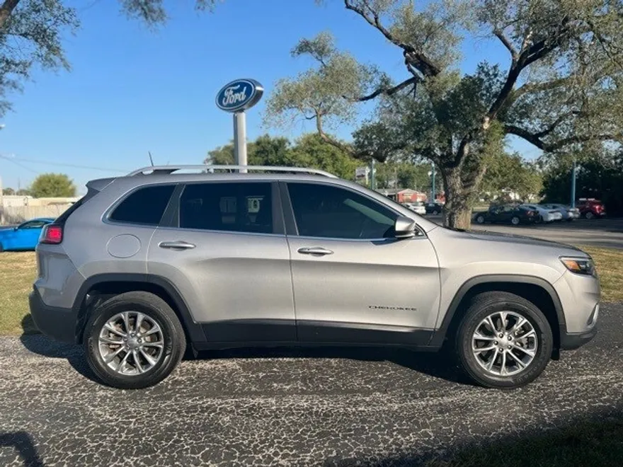 2019 Jeep Cherokee Latitude photo 1