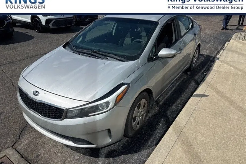2017 Kia Forte LX photo 1