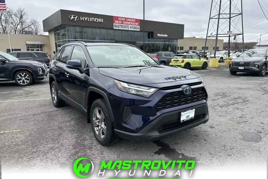 2022 Toyota RAV4 Hybrid XLE photo 1